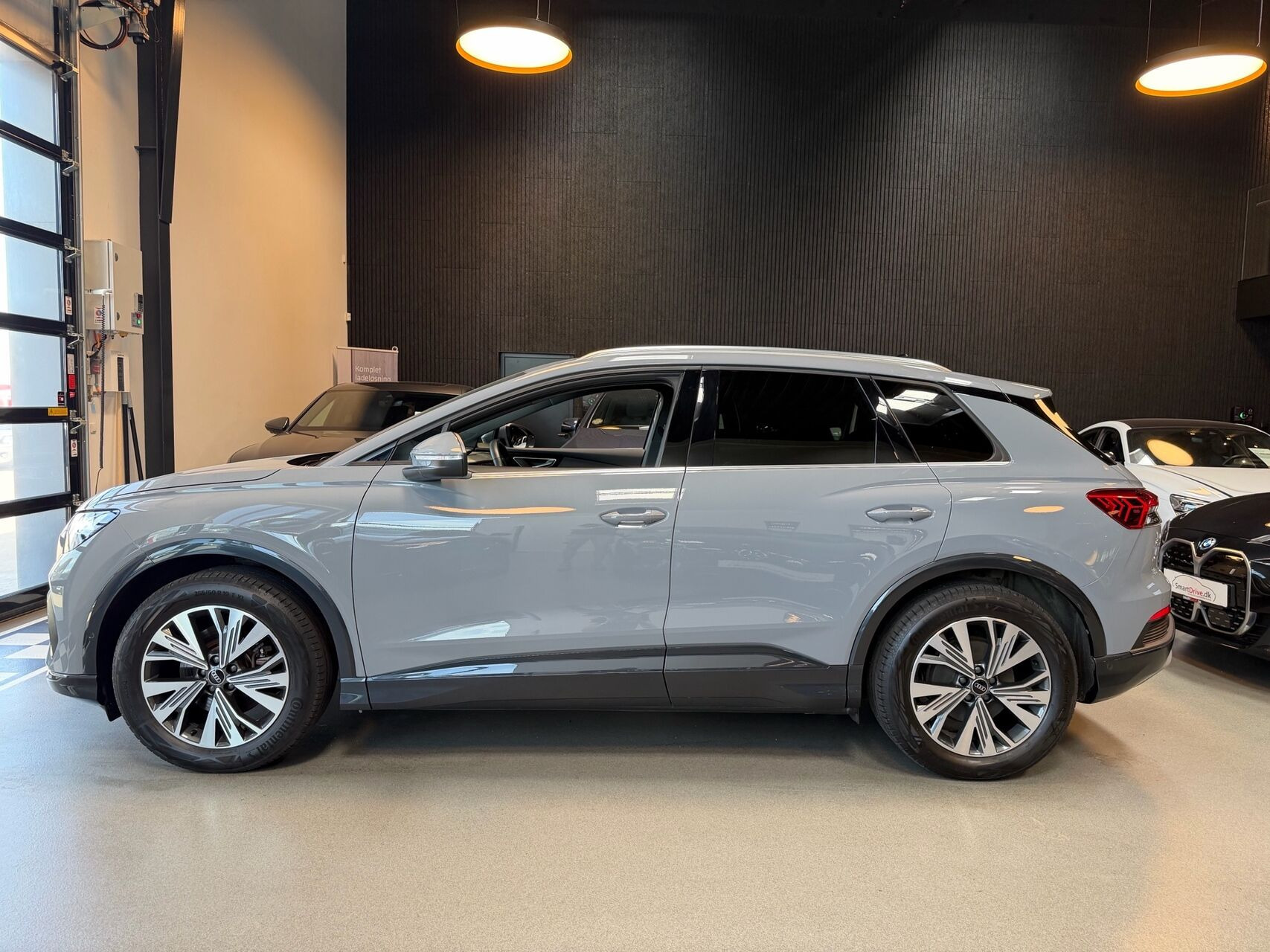 Grå Audi Q4 fra 2022