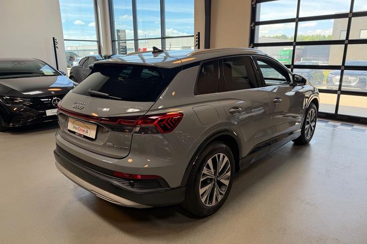 Grå Audi Q4 fra 2022