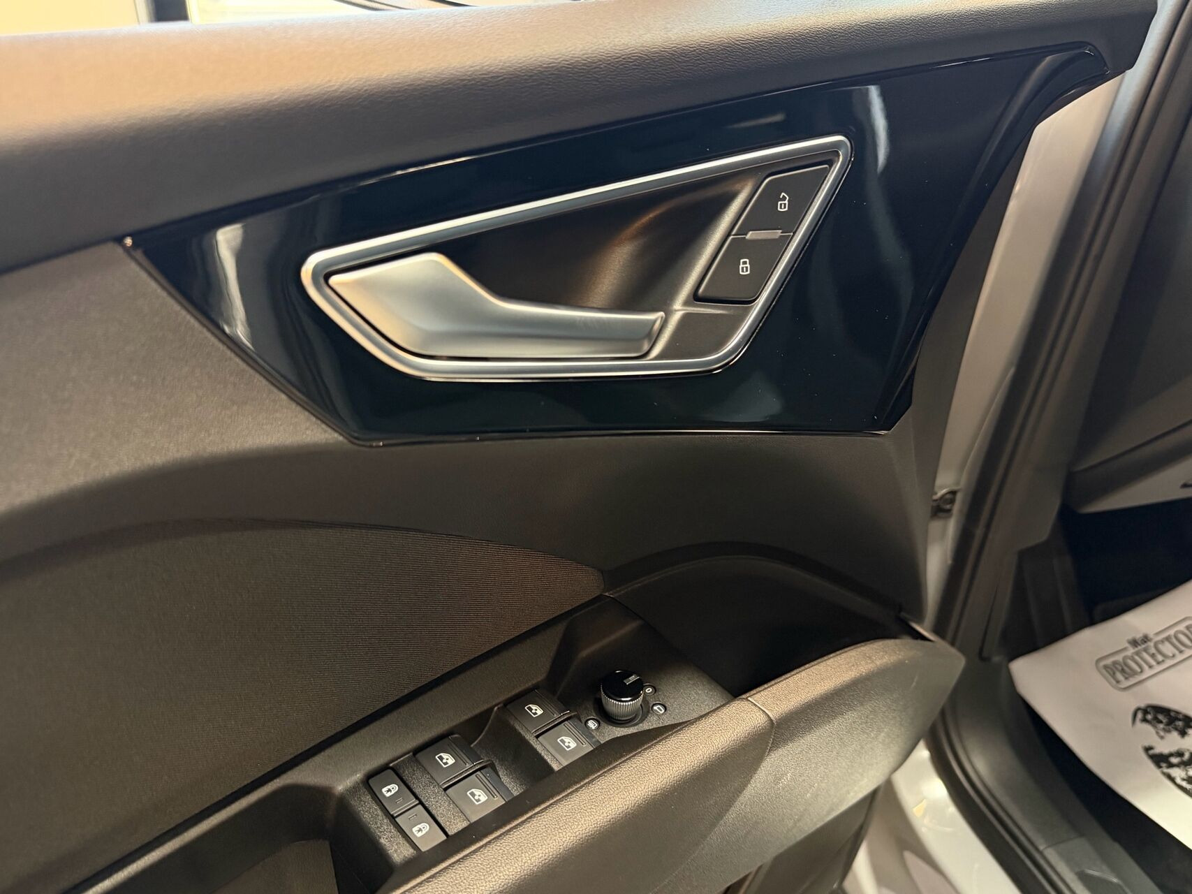 Grå Audi Q4 fra 2022