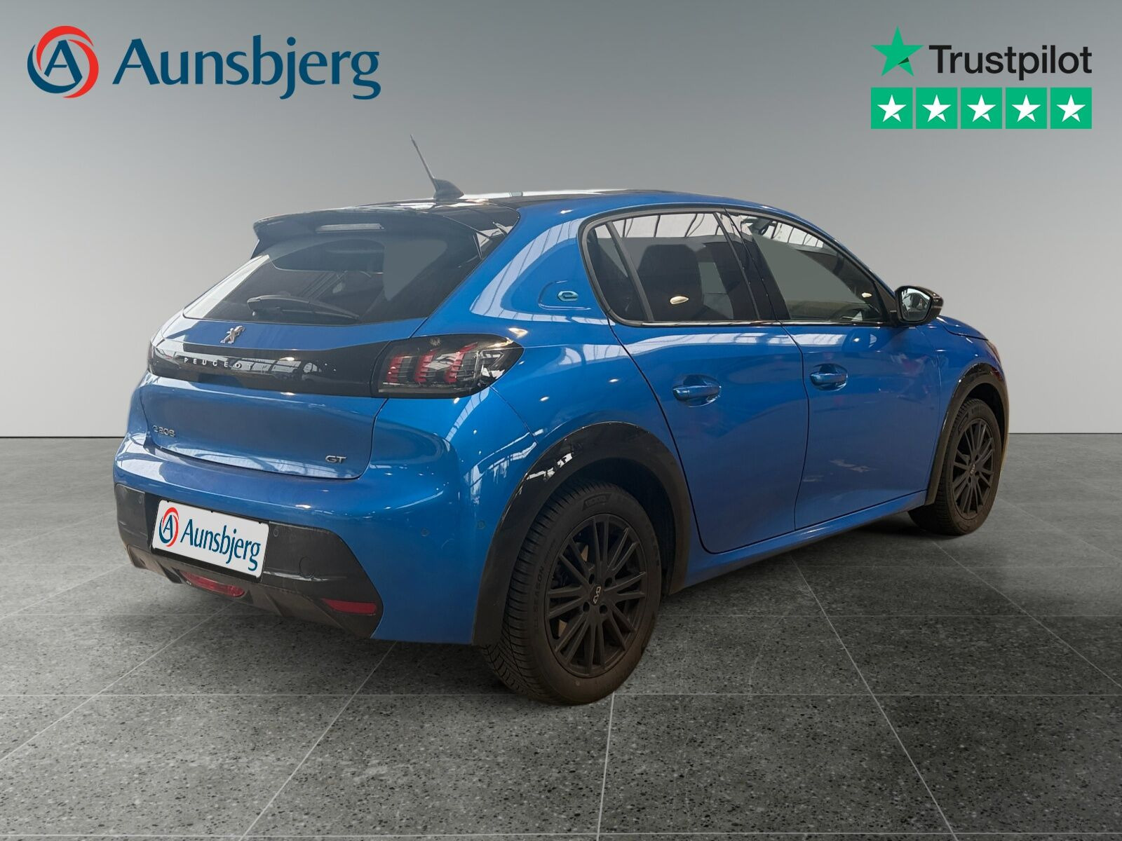 Blå Peugeot e-208 fra 2022