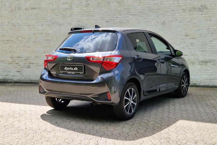 Sort Toyota Yaris fra 2020