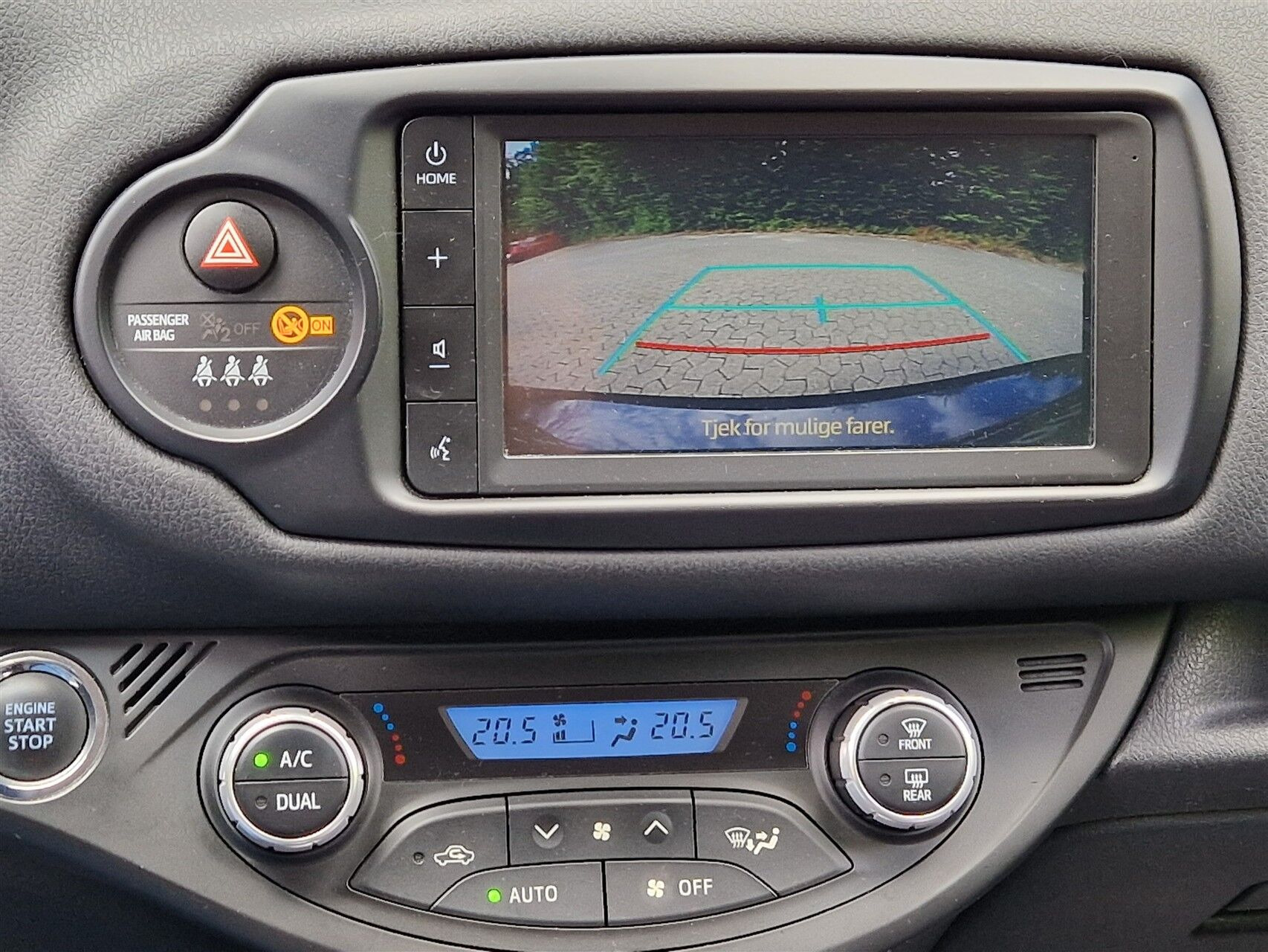 Sort Toyota Yaris fra 2020