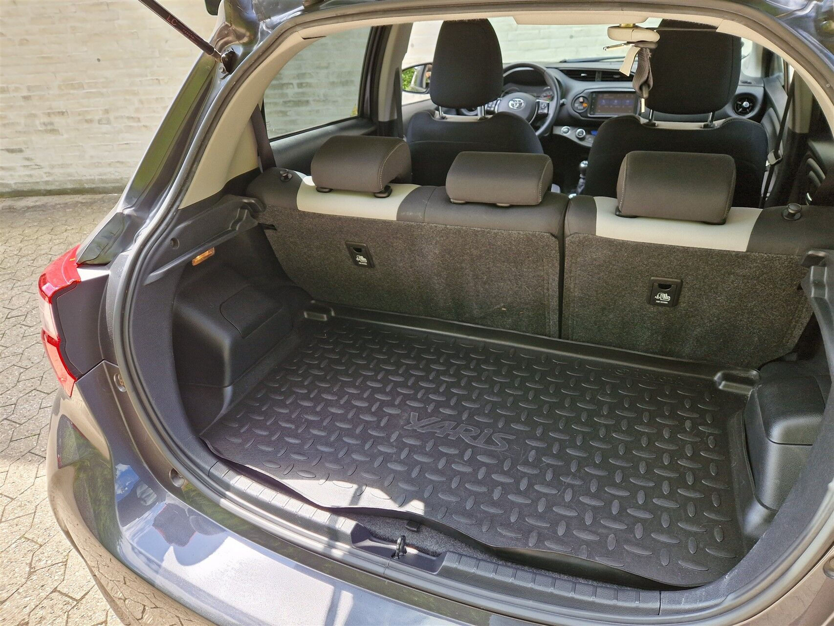 Sort Toyota Yaris fra 2020