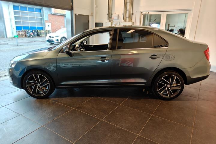 Grå Skoda Rapid fra 2019