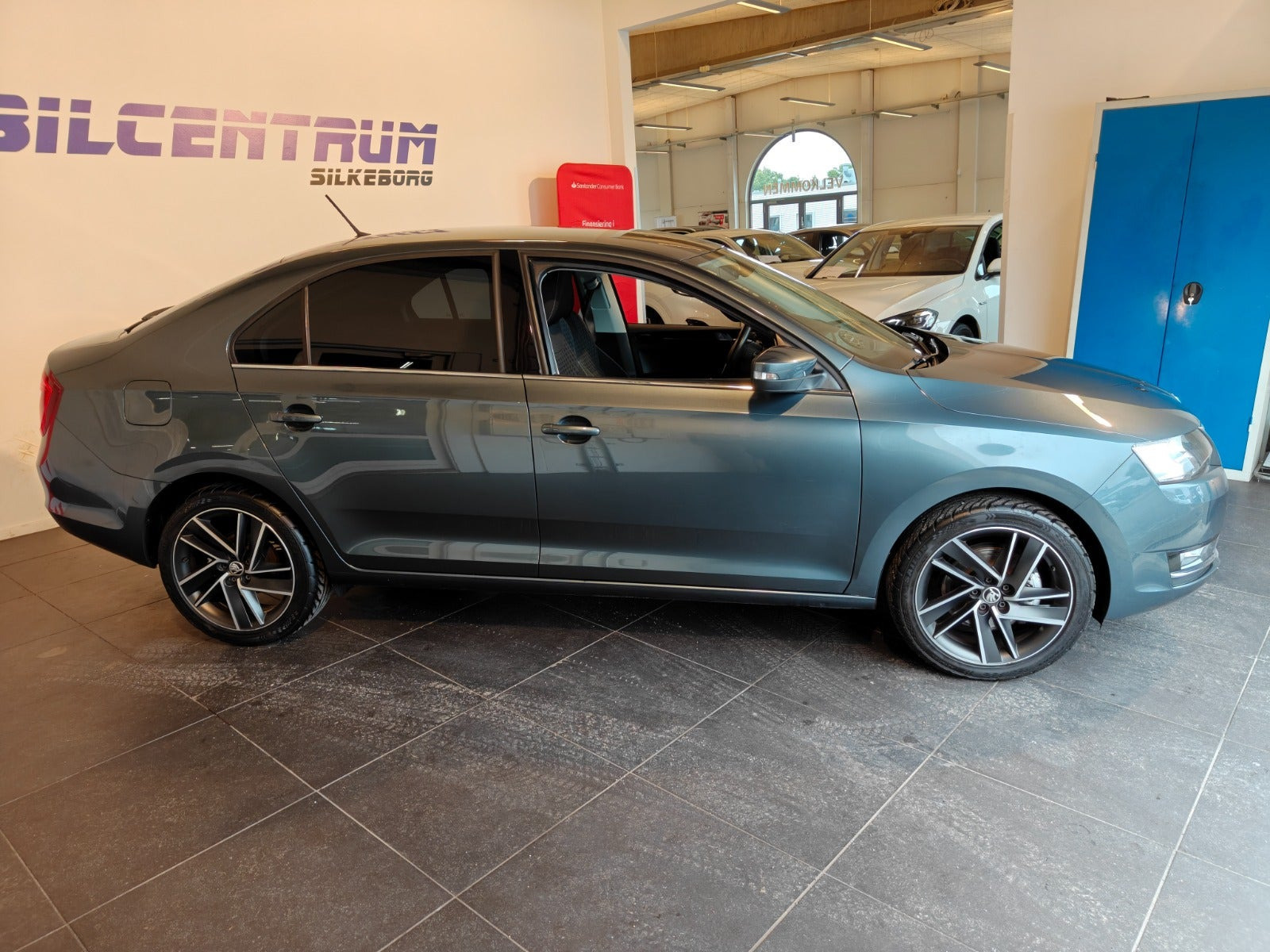 Grå Skoda Rapid fra 2019