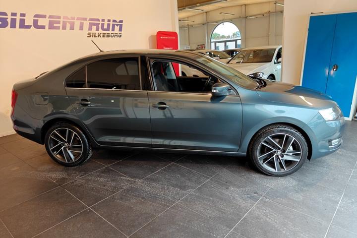 Grå Skoda Rapid fra 2019