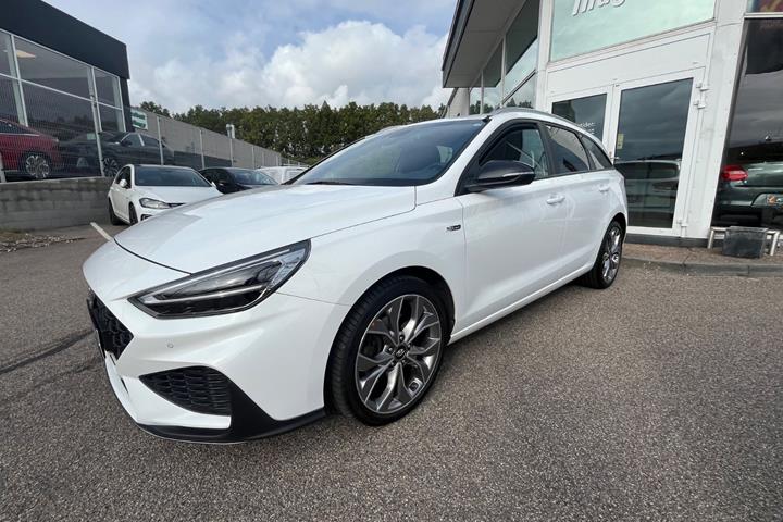 Hvid Hyundai i30 fra 2021