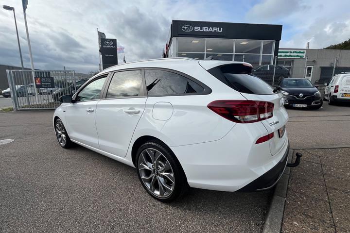 Hvid Hyundai i30 fra 2021