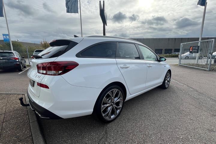 Hvid Hyundai i30 fra 2021