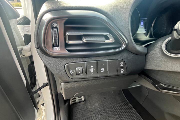 Hvid Hyundai i30 fra 2021