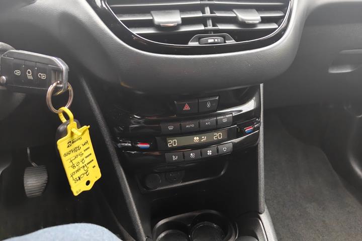 undefined Peugeot 208 fra 2018