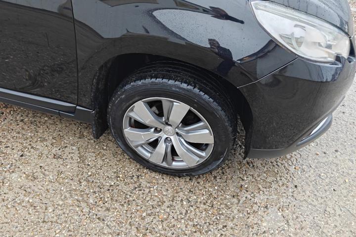 Gul Peugeot 2008 fra 2013