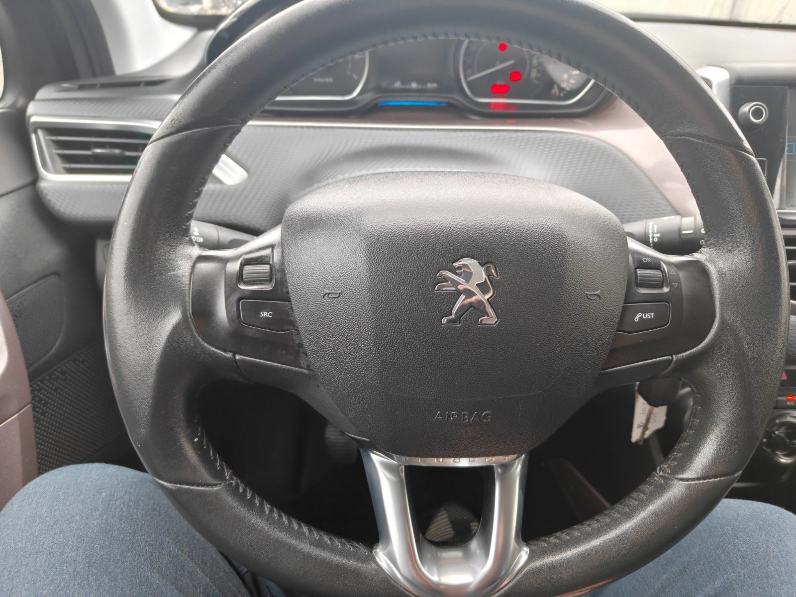Gul Peugeot 2008 fra 2013