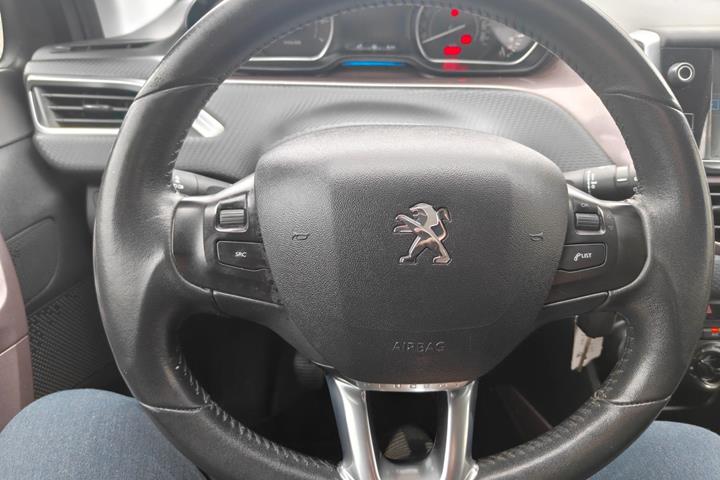 Gul Peugeot 2008 fra 2013