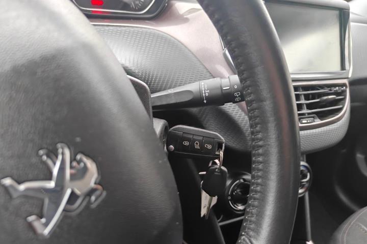 Gul Peugeot 2008 fra 2013