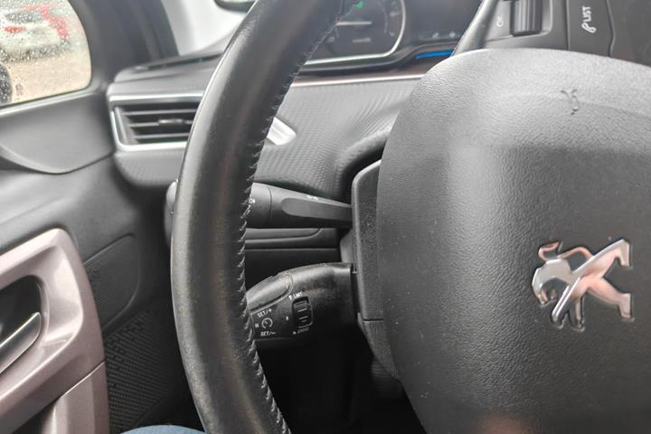 Gul Peugeot 2008 fra 2013