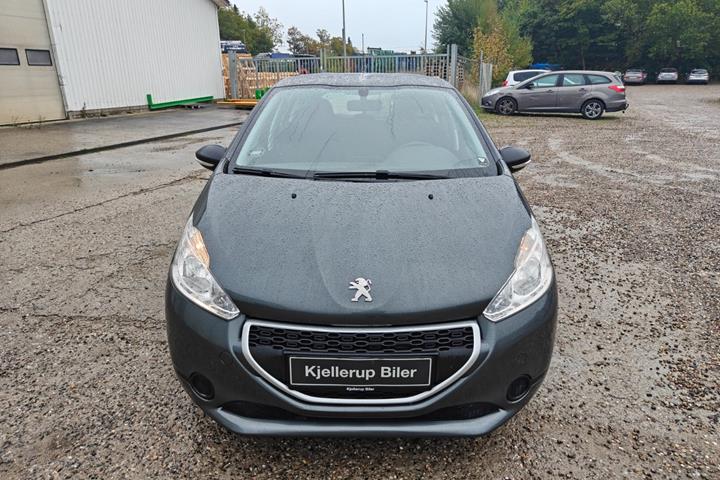 Gul Peugeot 208 fra 2012