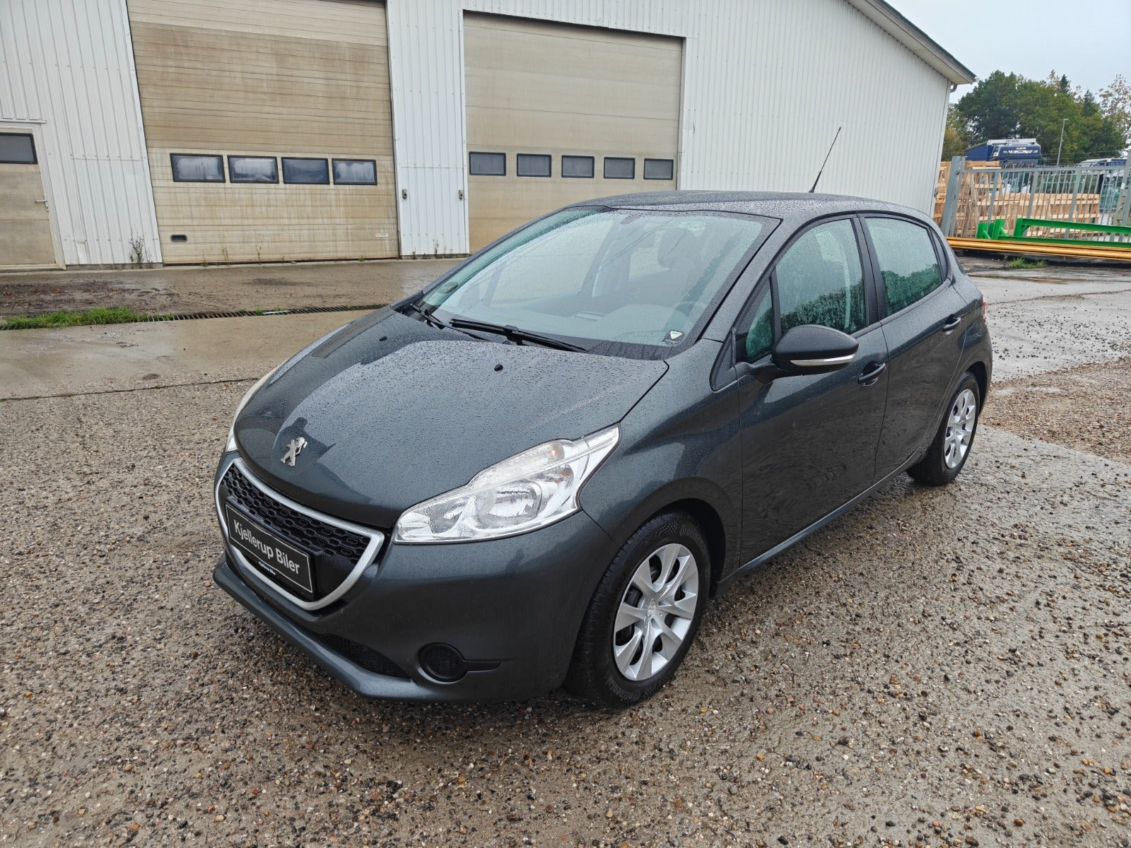 Gul Peugeot 208 fra 2012