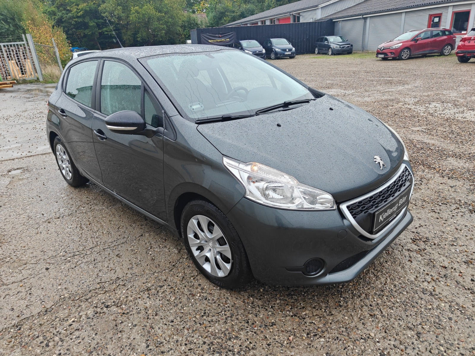 Gul Peugeot 208 fra 2012