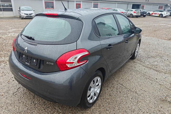 Gul Peugeot 208 fra 2012