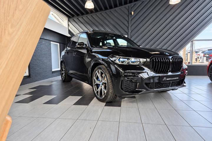 Sort BMW X5 fra 2022