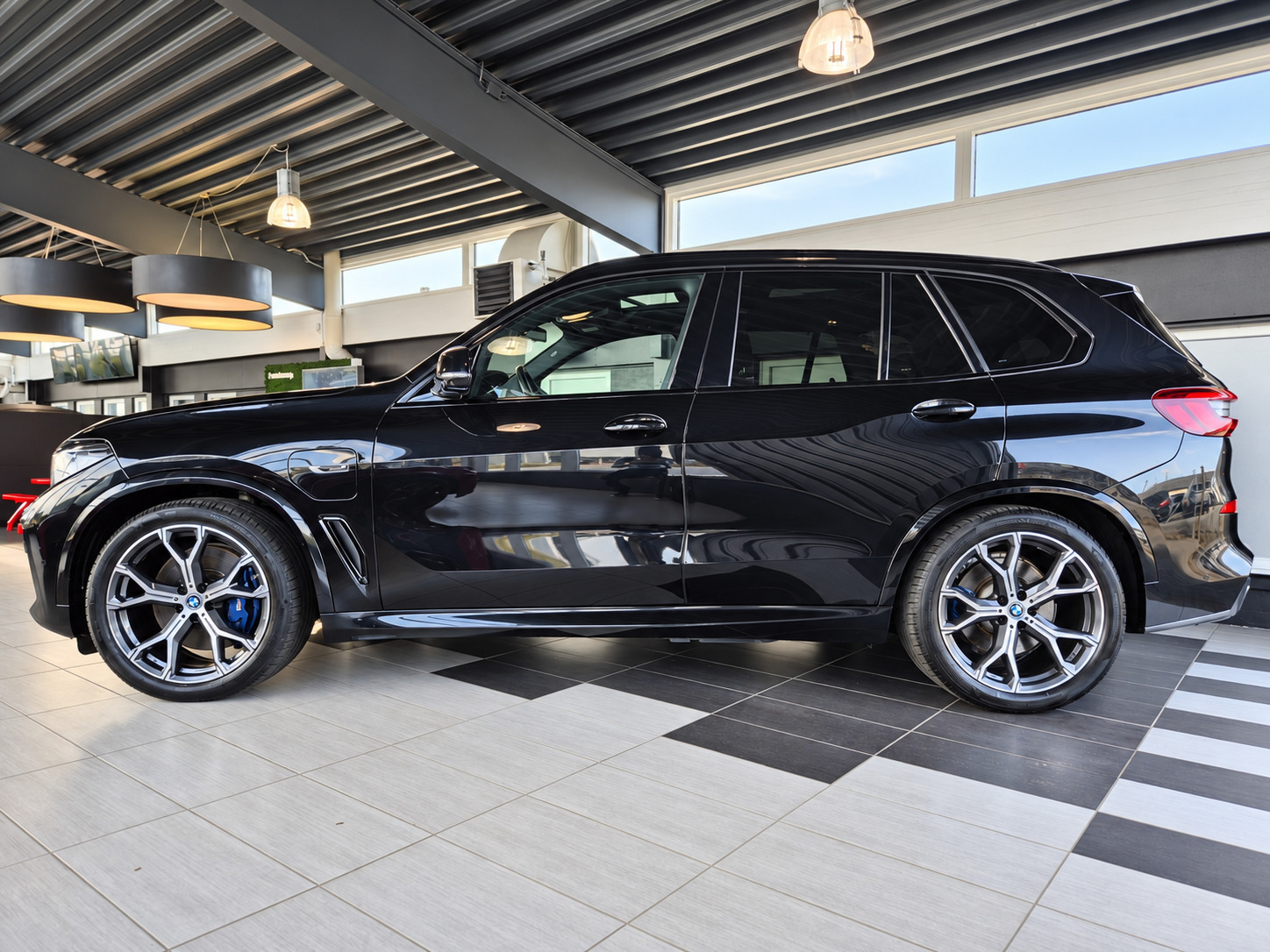 Sort BMW X5 fra 2022