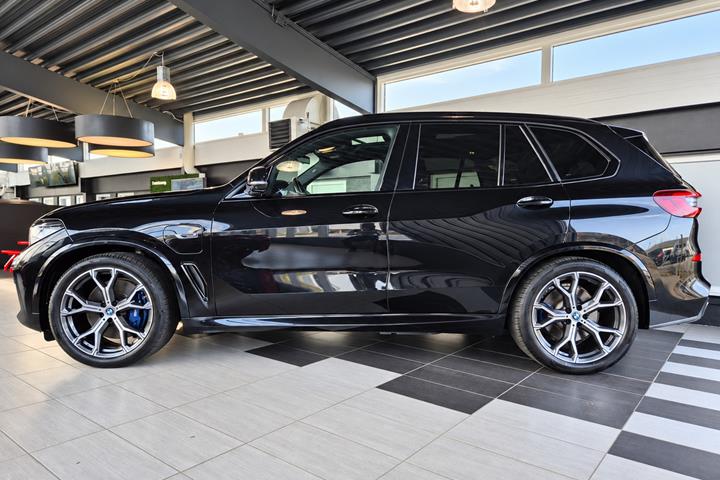 Sort BMW X5 fra 2022