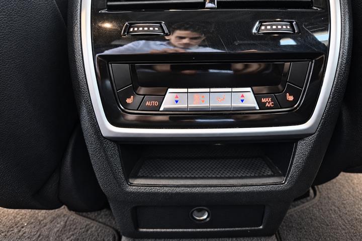 Sort BMW X5 fra 2022