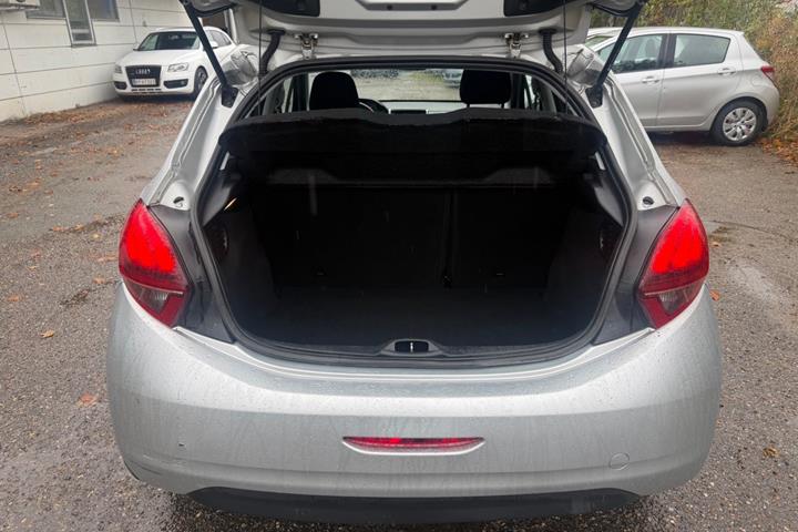 Grøn Peugeot 208 fra 2016