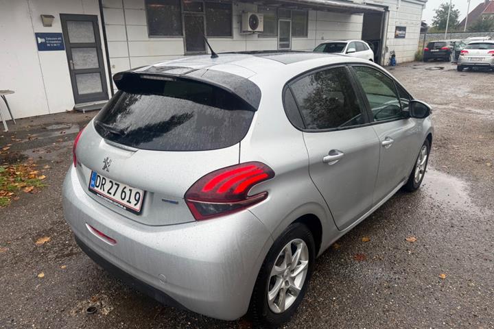 Grøn Peugeot 208 fra 2016