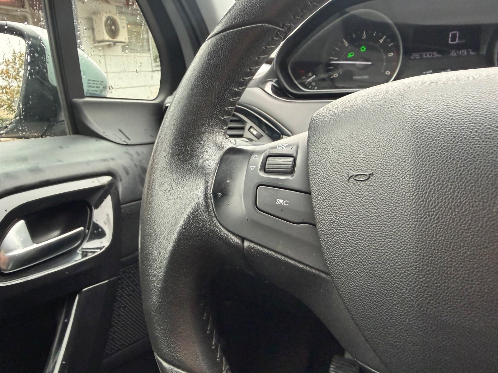 Grøn Peugeot 208 fra 2016