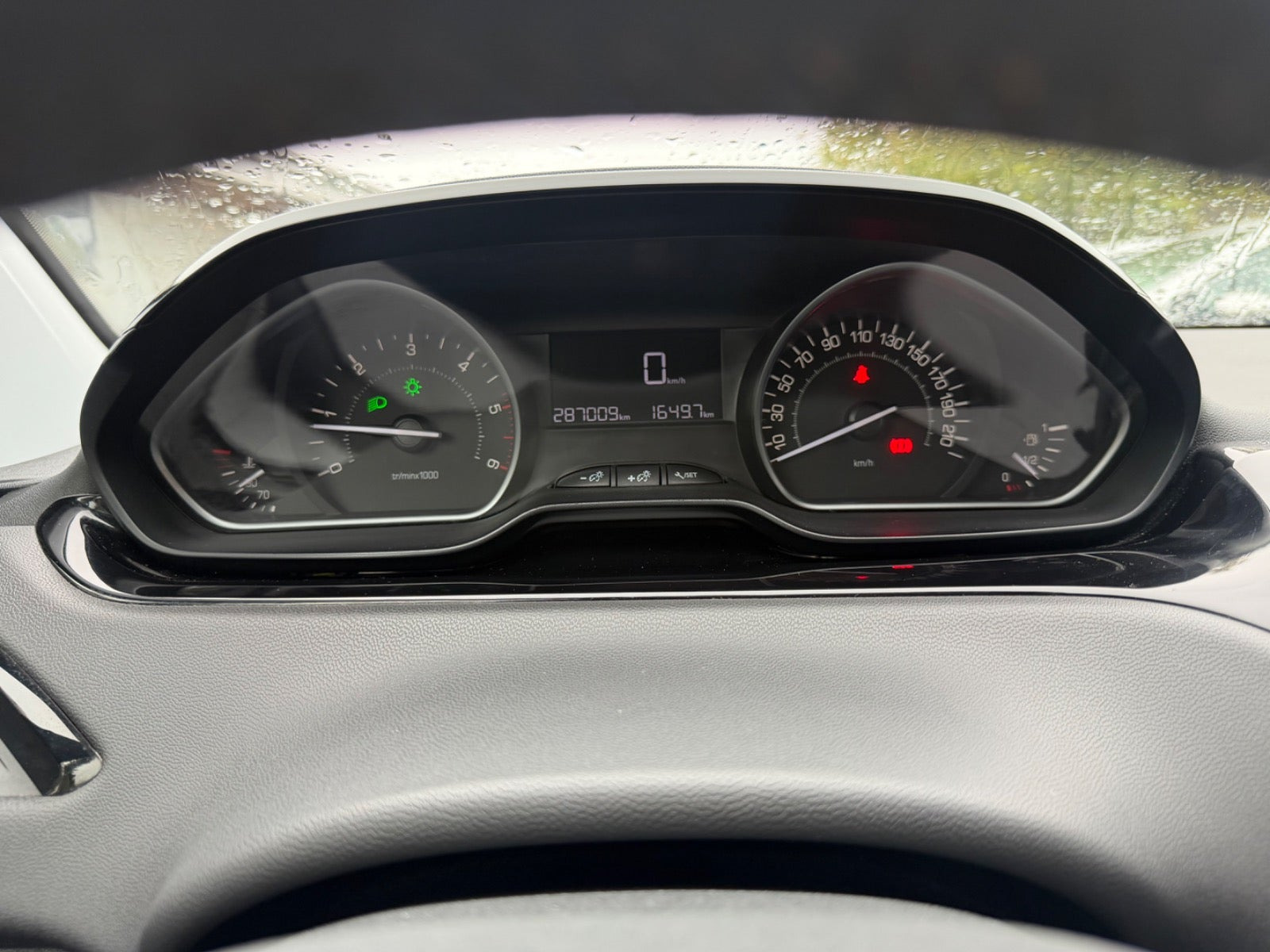 Grøn Peugeot 208 fra 2016