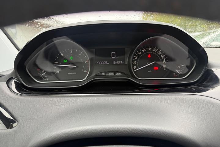 Grøn Peugeot 208 fra 2016