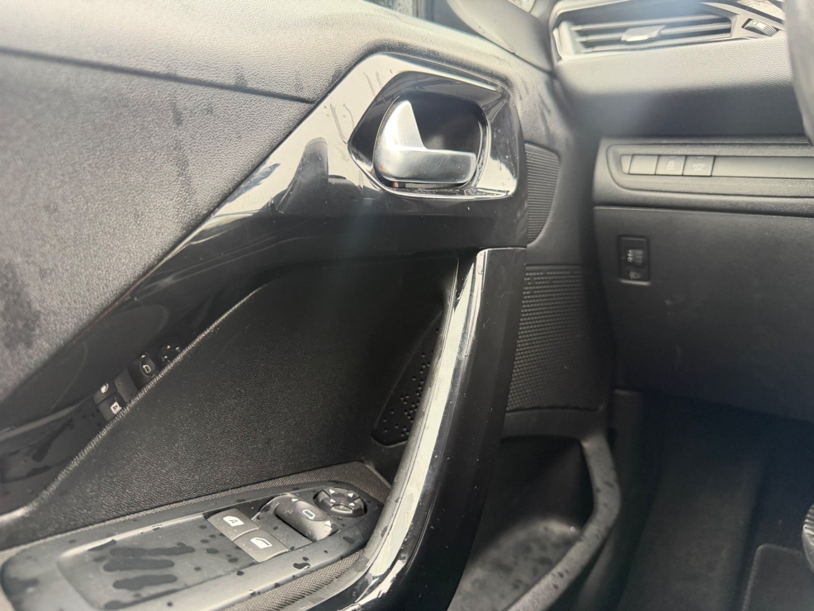 Grøn Peugeot 208 fra 2016