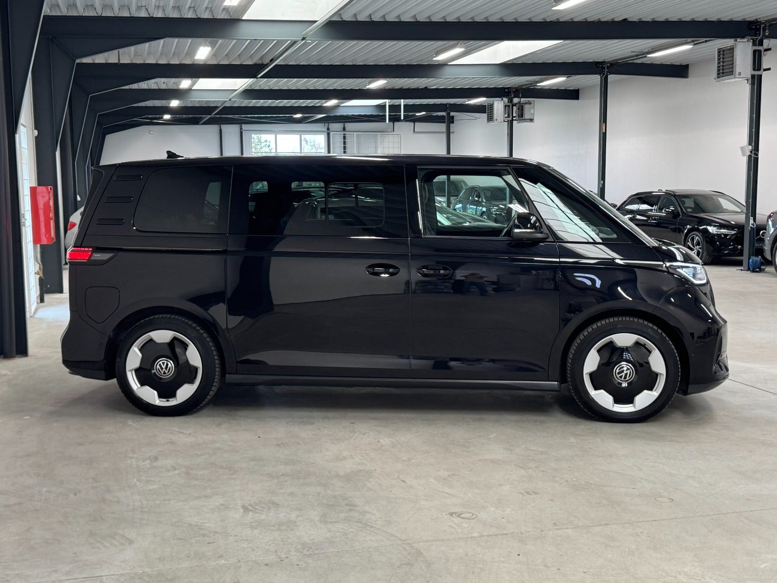 Sort VW ID.Buzz fra 2025