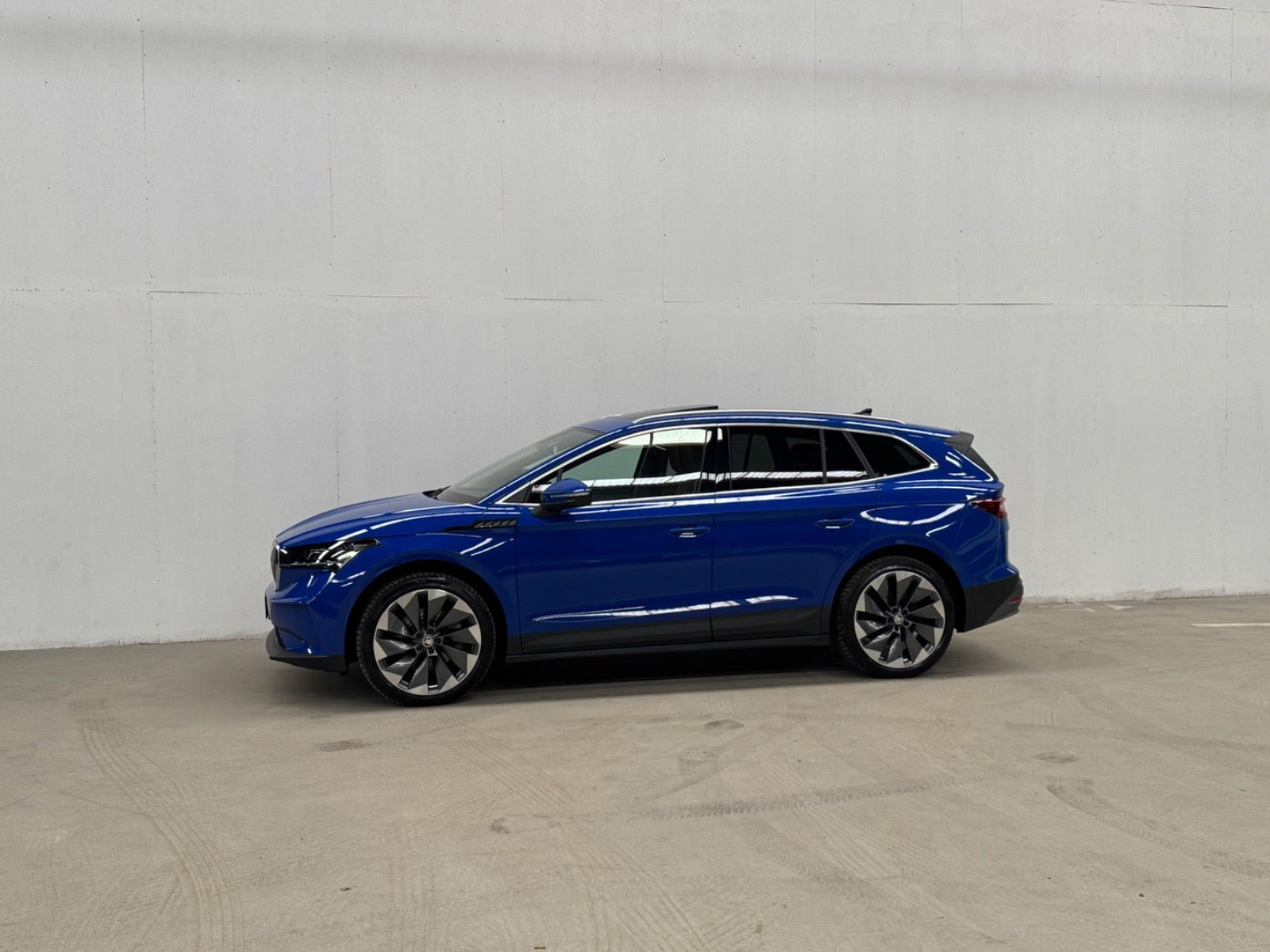 Blå Skoda Enyaq fra 2022