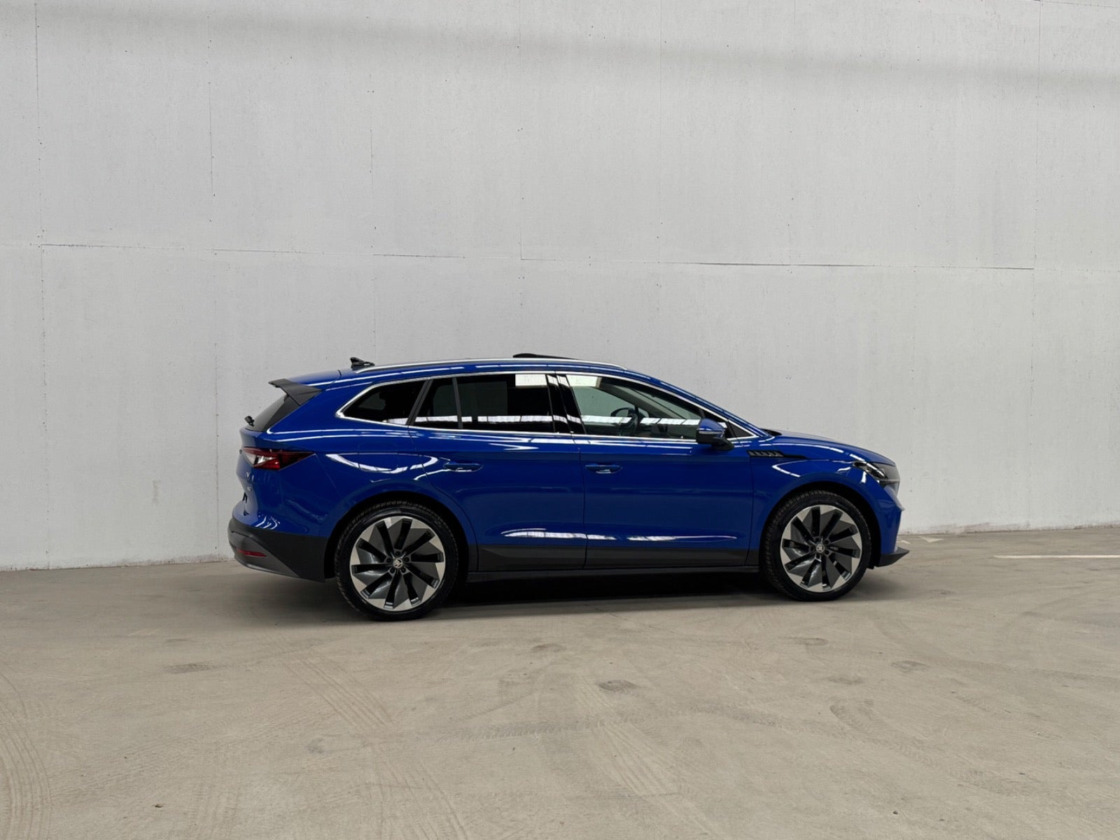 Blå Skoda Enyaq fra 2022