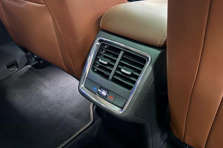 Blå Skoda Enyaq fra 2022