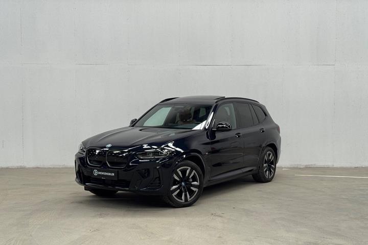 Sort BMW iX3 fra 2022 set udefra