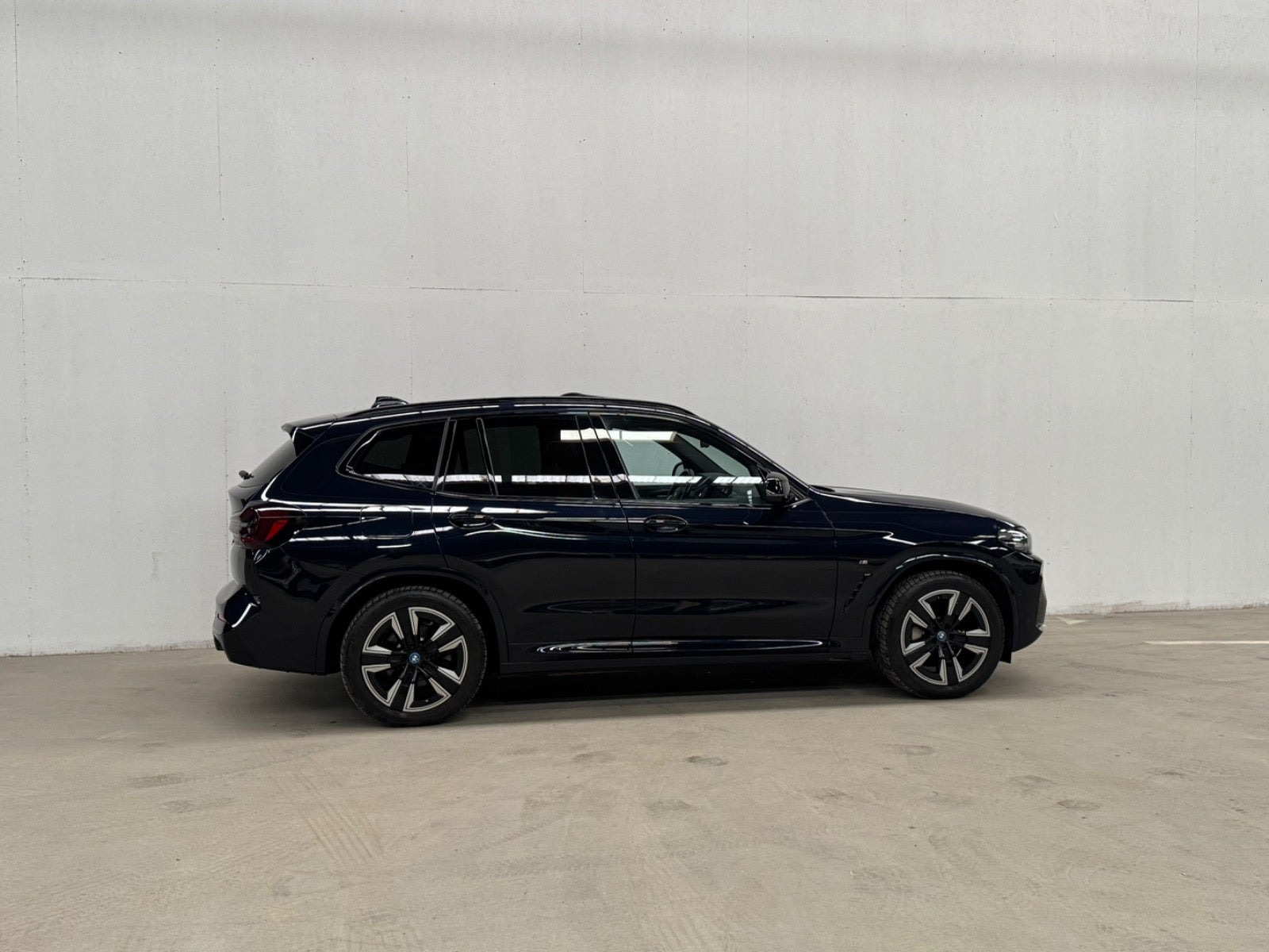 Sort BMW iX3 fra 2022