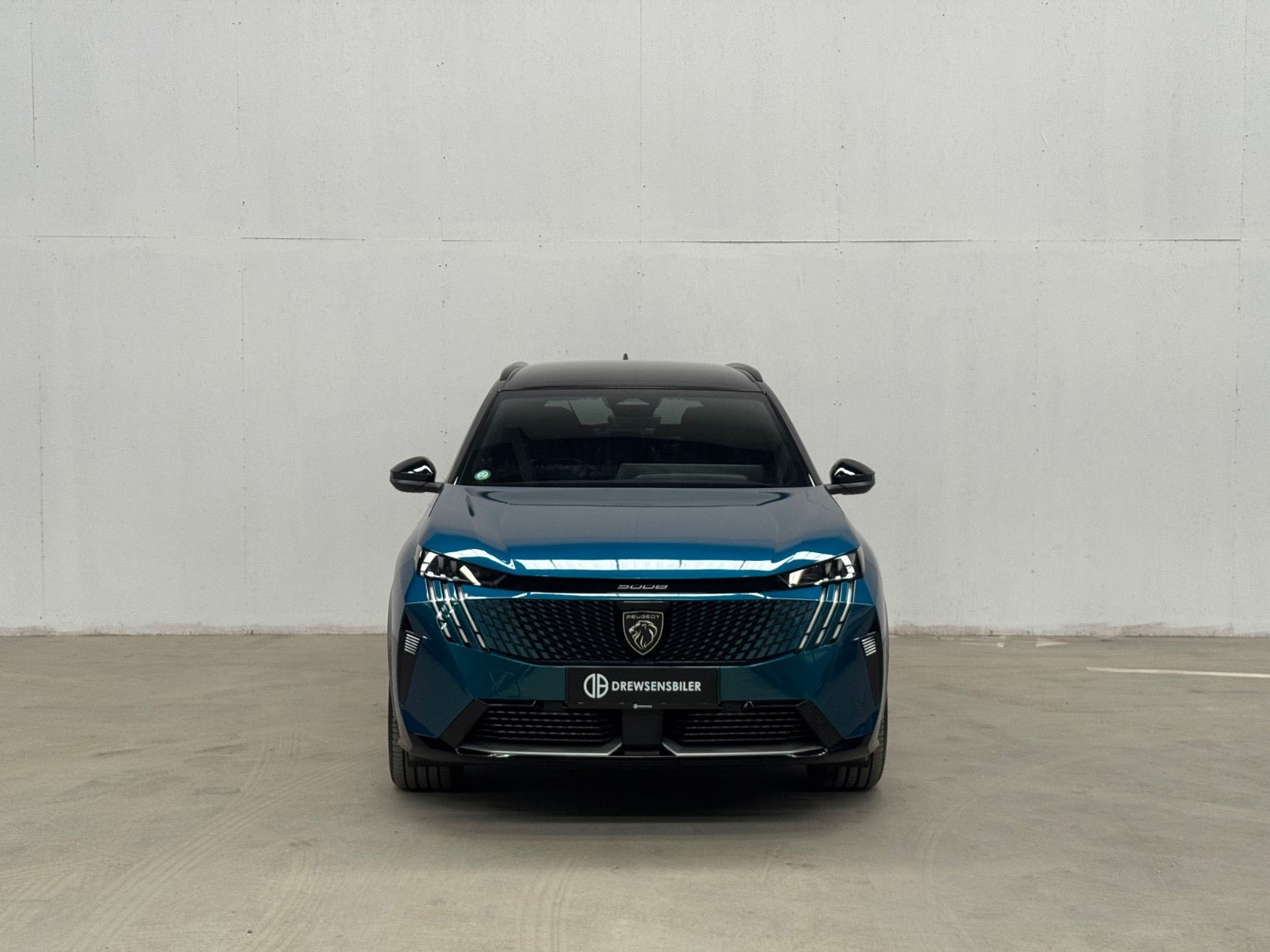 Blå Peugeot e-5008 fra 2025