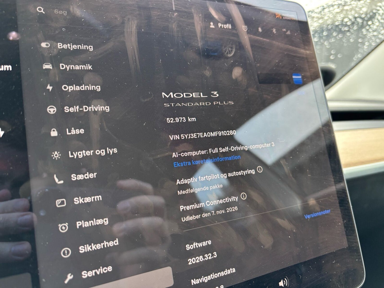 Blå Tesla Model 3 fra 2021