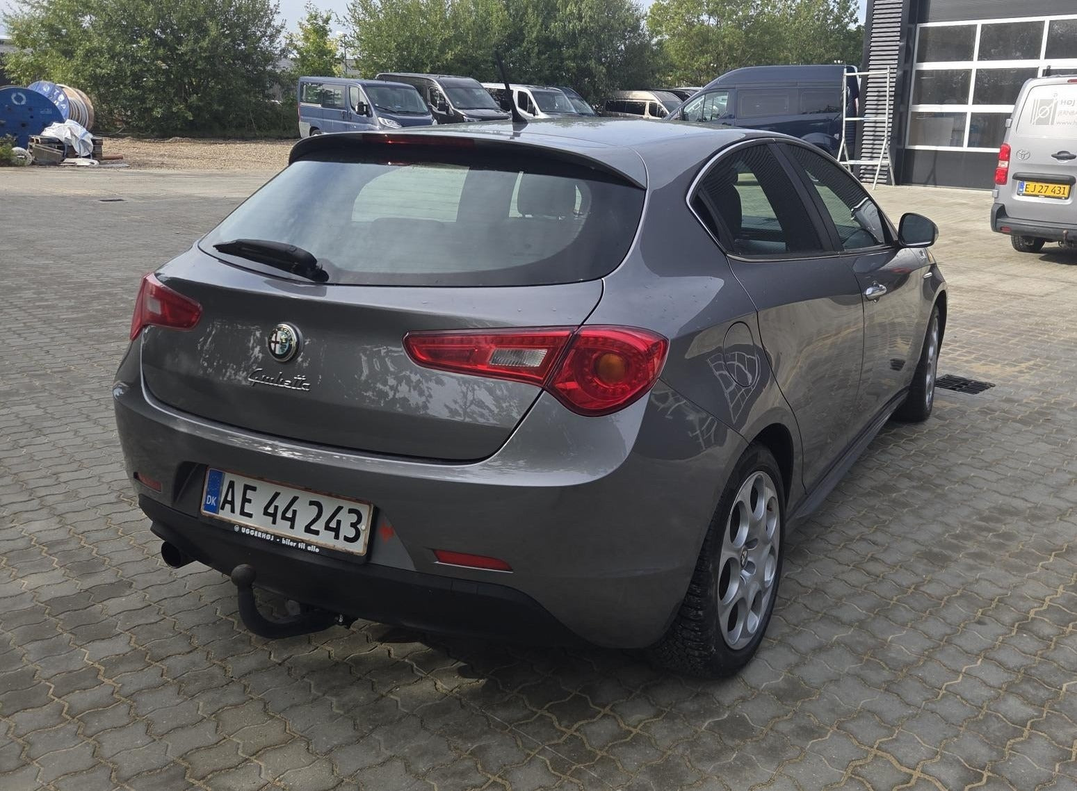 Grå Alfa Romeo Giulietta fra 2013
