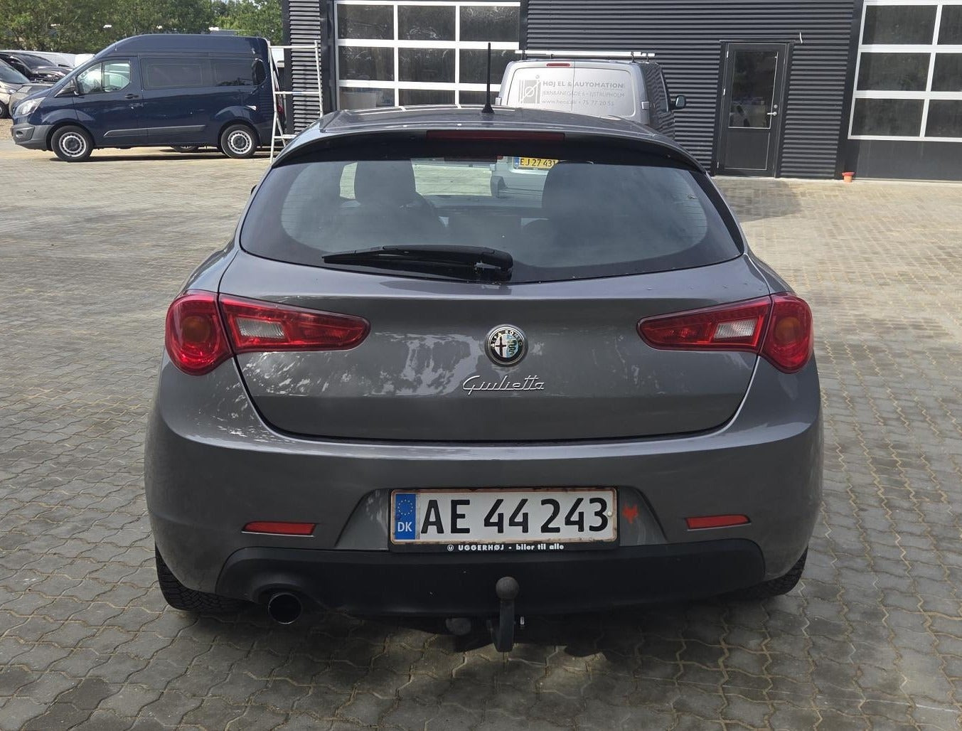 Grå Alfa Romeo Giulietta fra 2013