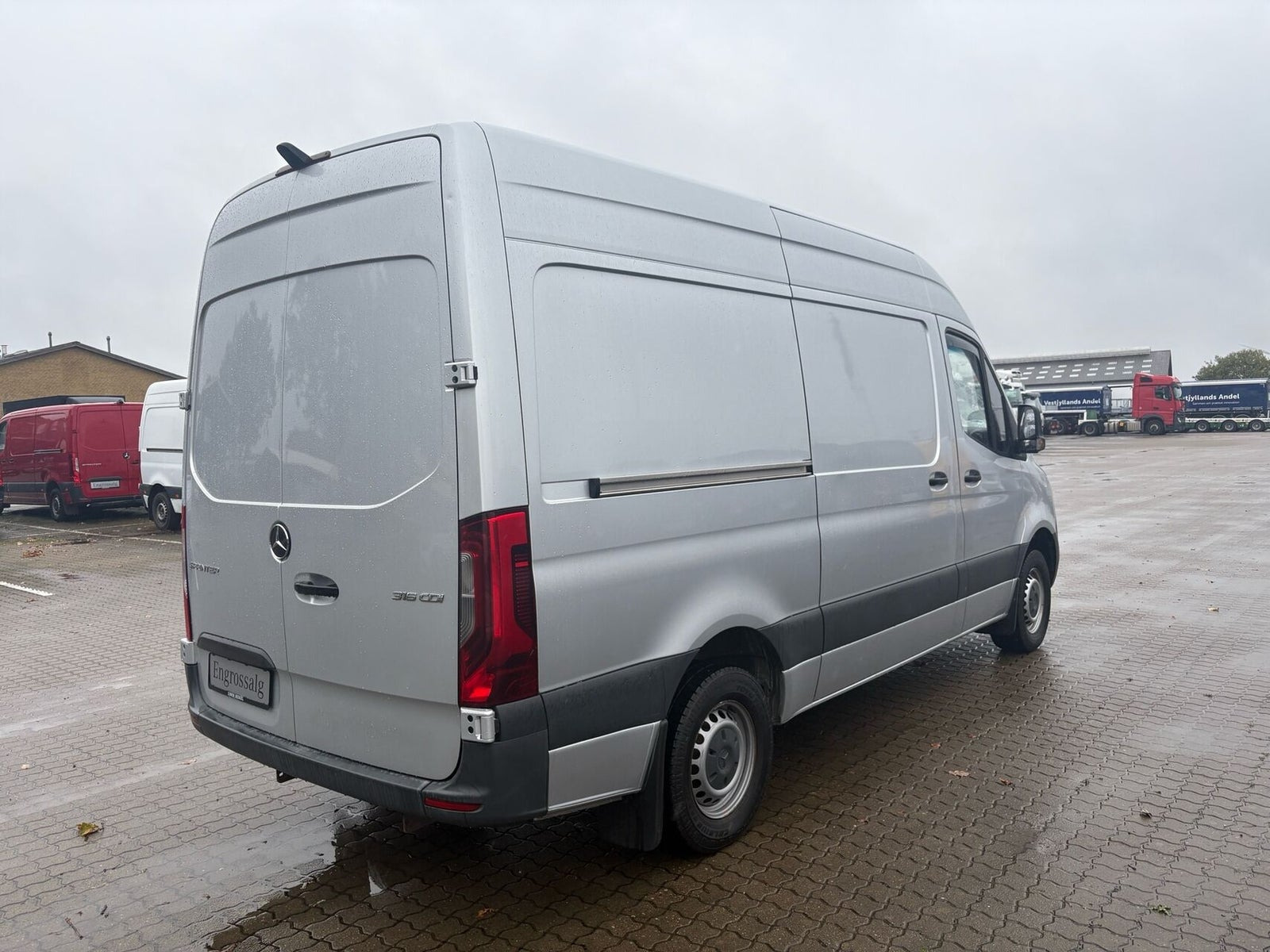 Sølv Mercedes Sprinter 316 fra 2020