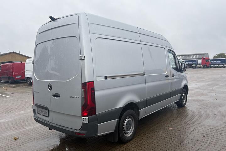 Sølv Mercedes Sprinter 316 fra 2020