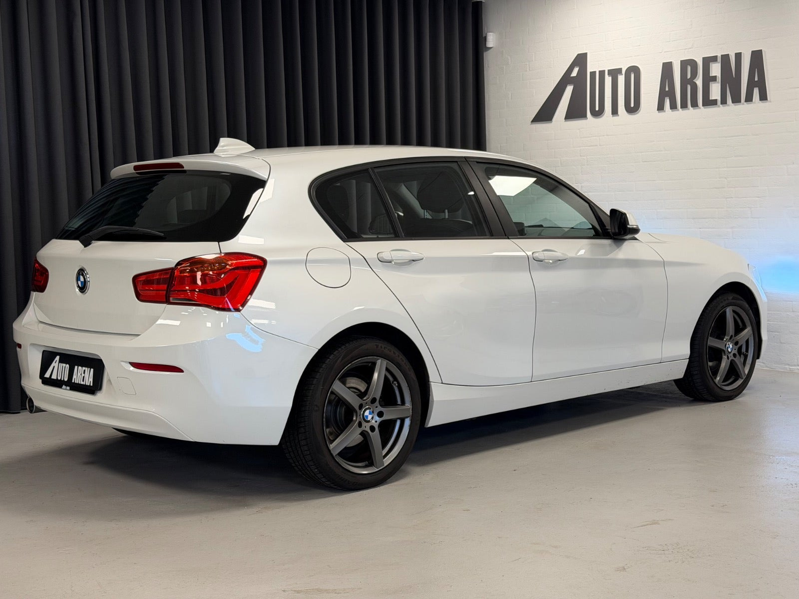 Hvid BMW 118d fra 2019