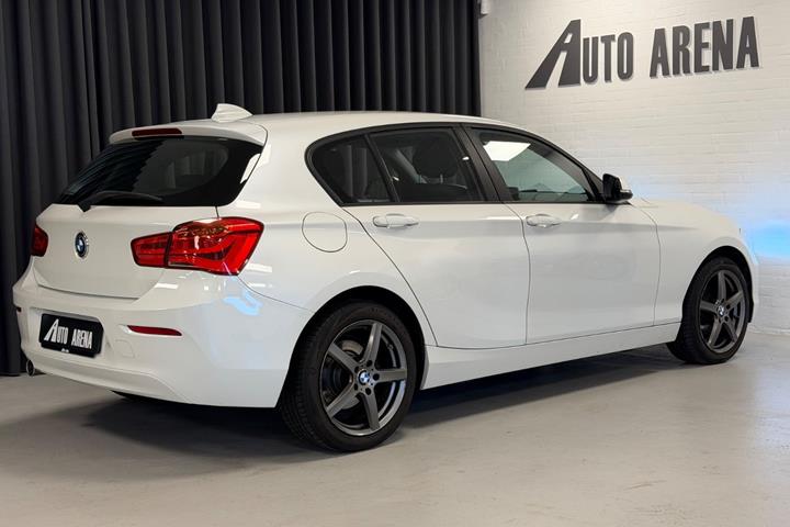Hvid BMW 118d fra 2019
