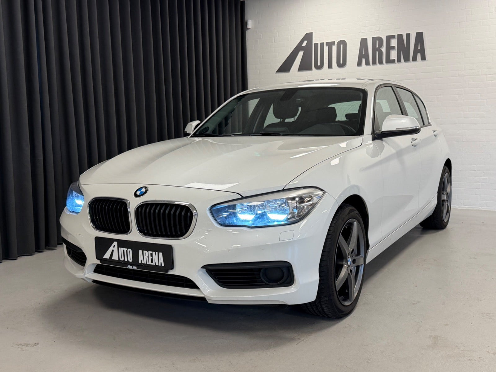 Hvid BMW 118d fra 2019
