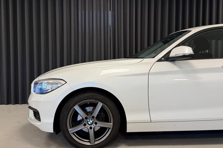 Hvid BMW 118d fra 2019